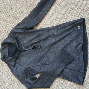 Fitted Under Armour workout top